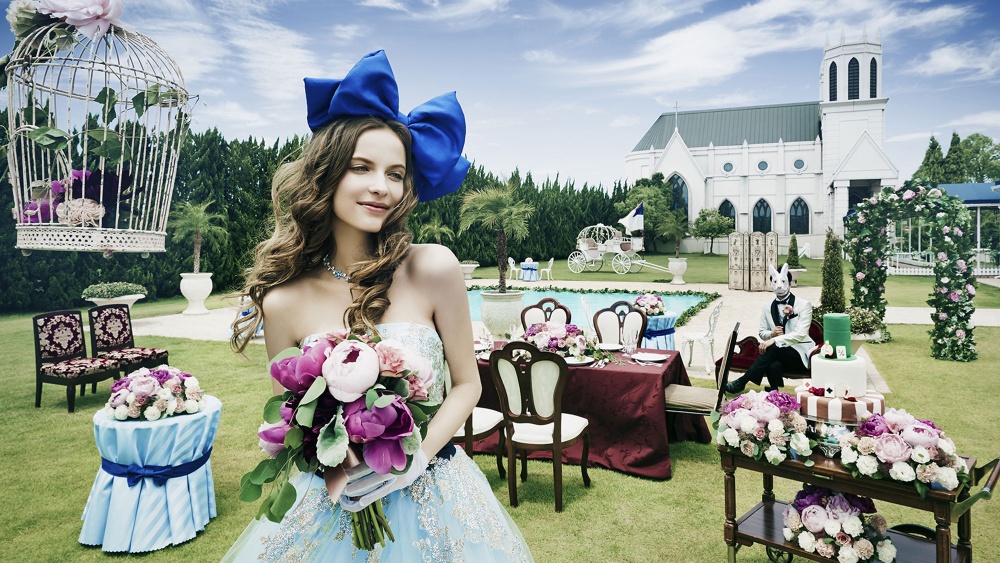 girl in wonderland_01